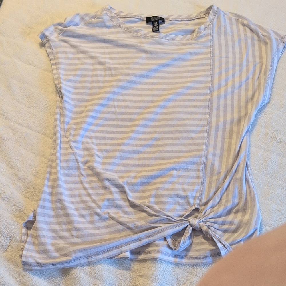 Striped Knot-Front Top Medium Jones New York